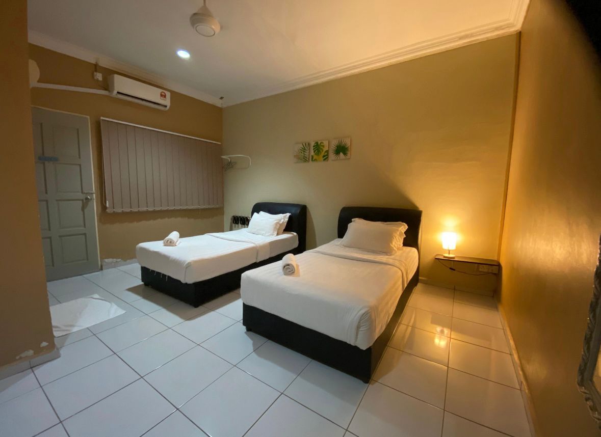 Twin Sharing Room Angle 1